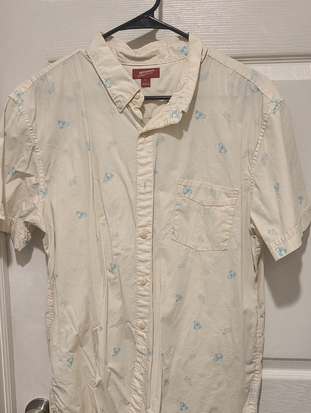 Arizona Jean Company Cream Short-Sleeve Button-Up Shirt with Light Blue Print